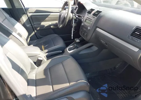 2006 Volkswagen Jetta 2.5 z USA, uszkodzony, nr VIN 3VWRG71K86M658227